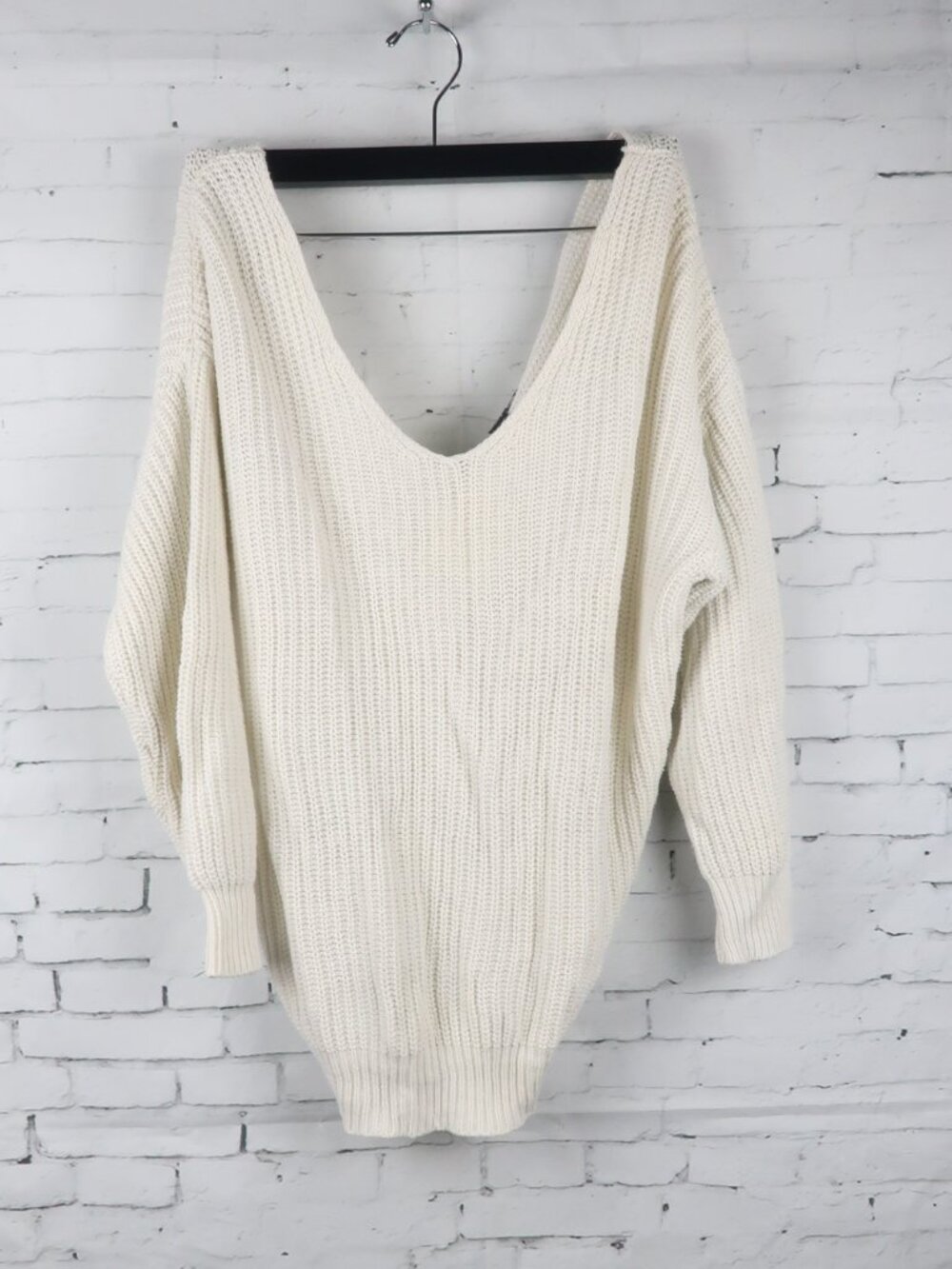 FOREVER 21 CREAM DEEP V TWIST BACK 3/4 SLEEVE KNIT SWEATER SIZE MEDIUM